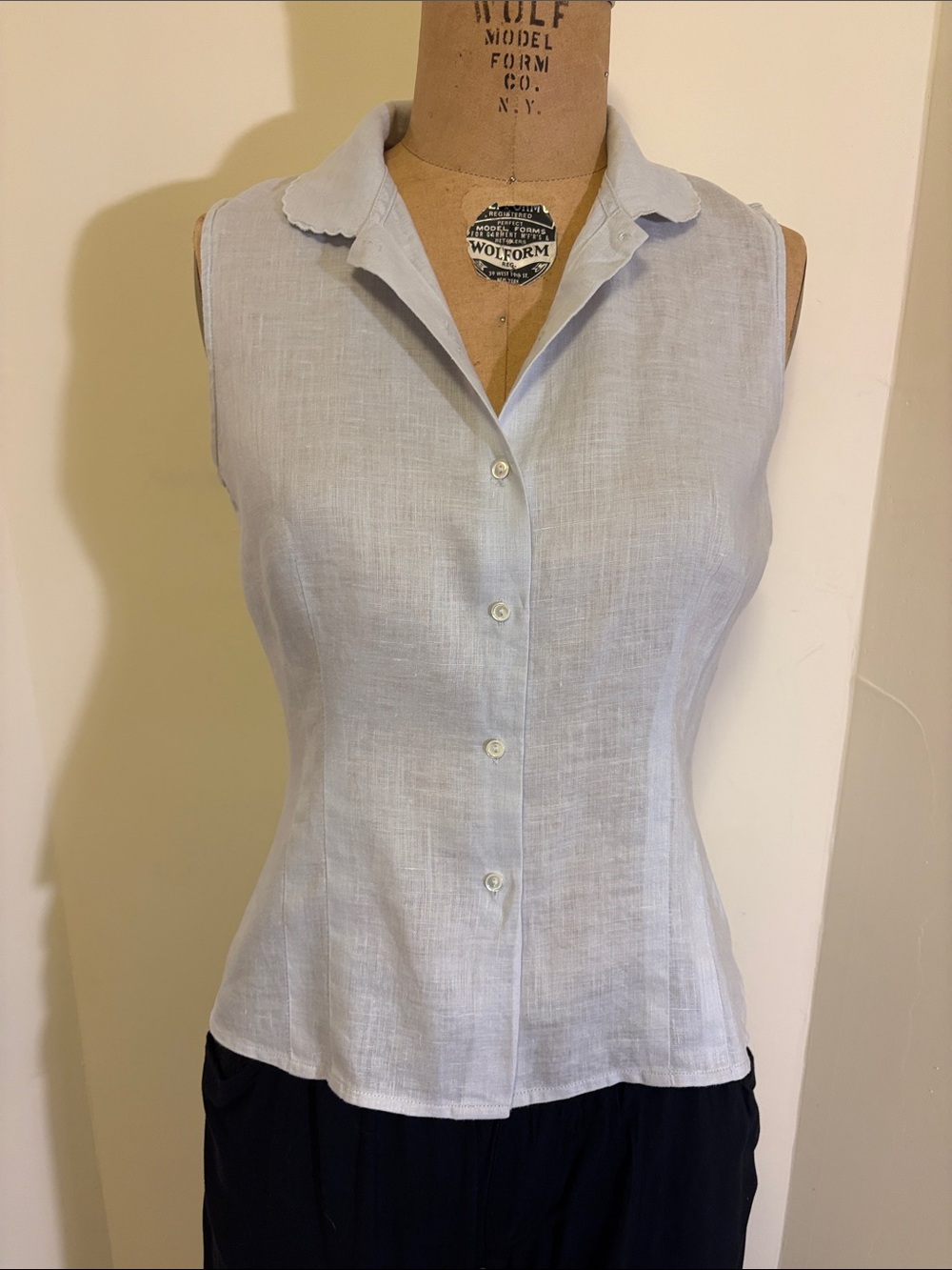 Banana Republic Light Blue Sleeveless Scalloped Collar - 100% Linen